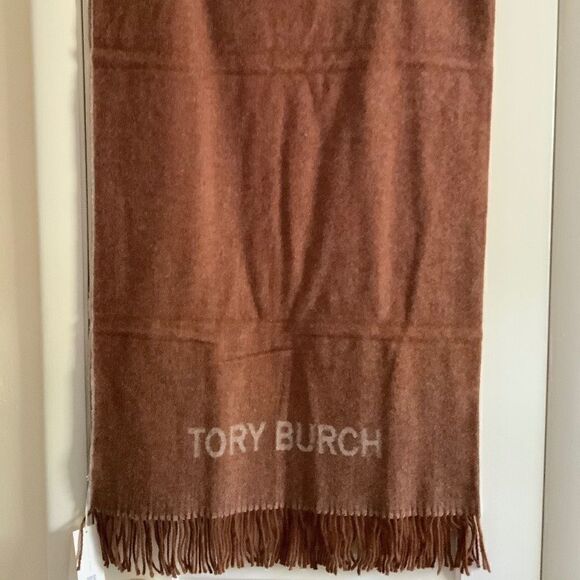 NWT tory BURCH 100% WOOL REVERSIBLE CINNAMON/BEIGE LARGE SCARF - Picture 8 of 15